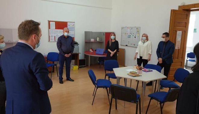 Secretarul de stat în Ministerul Educaţiei, Radu Szekely, în vizită la Constanţa - secretatuldestat-1622024093.jpg