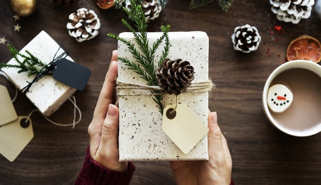 Secret Santa. Câți bani investim în cadourile pentru colegi - secretsanta-1513100307.jpg