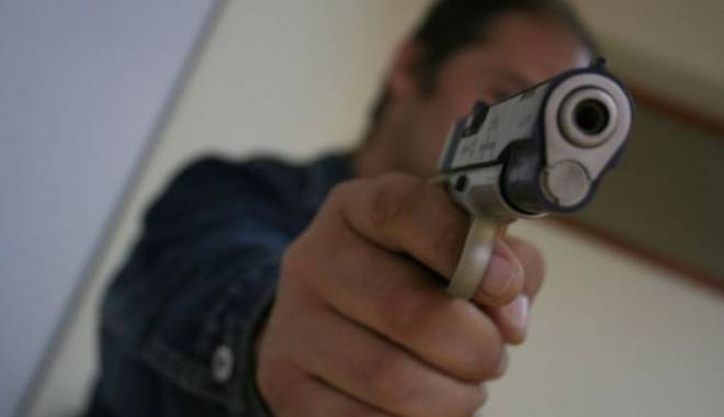 Percheziții în Cernavodă: polițiștii au găsit un pistol la un recidivist - sectevenperchezitiepistol-1428309171.jpg