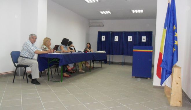 S-a stabilit cu cât vor fi plătite persoanele implicate în organizarea alegerilor locale și europarlamentare din 9 iunie - sectii-votare-1710020321.jpg
