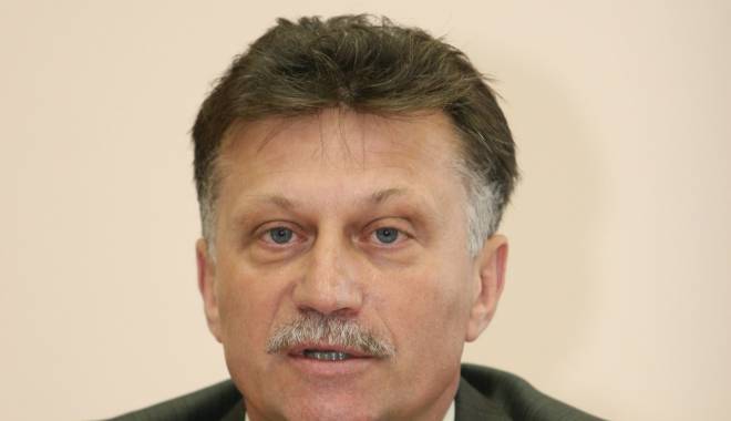 Se dau pachetele cu alimente de la UE, la Medgidia - sedaupachetelemedgidiaprimariema-1421407327.jpg