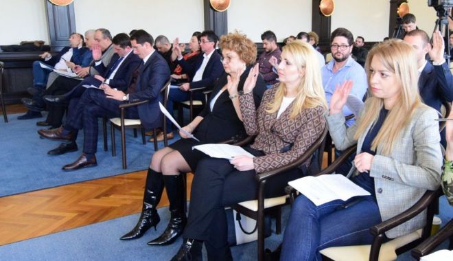 Consilierii locali, convocați în ședință. Cui mai dă terenuri gratuite primarul Decebal Făgădău - sedinta-1600234086.jpg