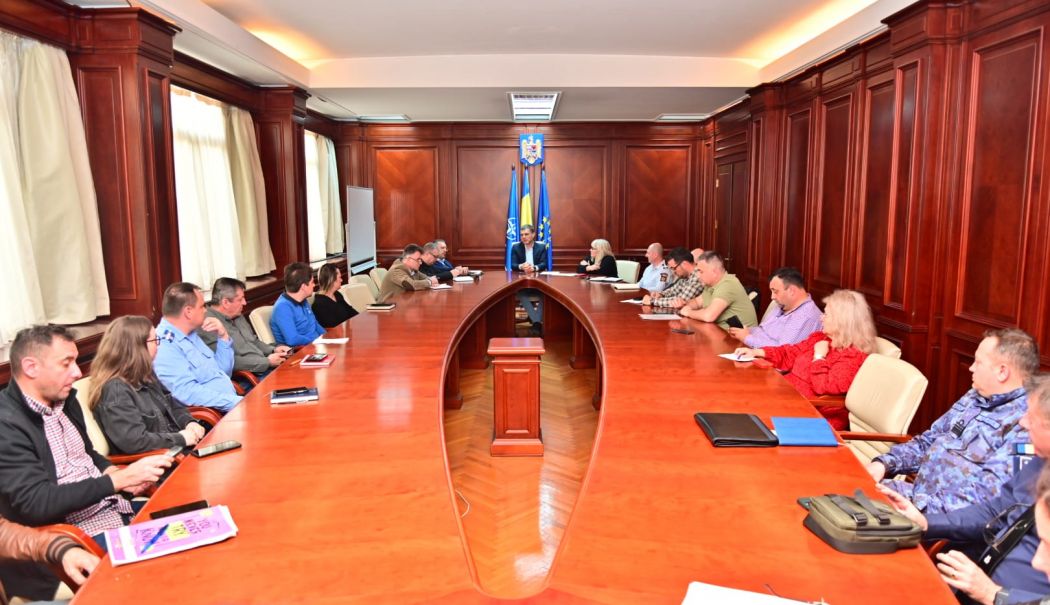 Prefectura Constanța: Codurile galben și portocaliu bagă în ședință membrii grupului pentru gestionarea situațiilor de urgență - sedinta-prefectura-buna-1711984430.jpg