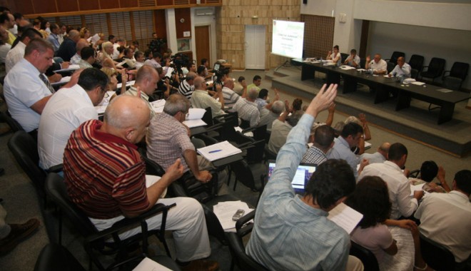Consilierii județeni, datori vânduți - sedintacjcconsilierivot74415-1308949583.jpg