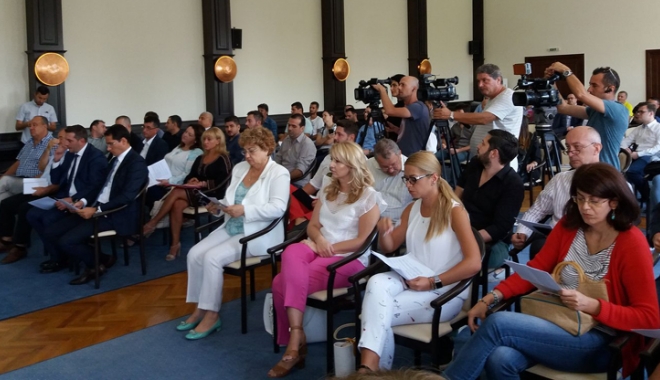 Aleșii locali constănțeni, vot favorabil pentru asfaltări și recompense pentru elevi. Terenurile pentru biserici, în așteptare - sedintacl-1503677857.jpg