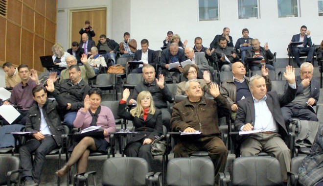 PODUL de la AGIGEA, noi REGULI pentru navetiști. CE RISCURI IMPLICĂ? - sedintaconsiliuljudetean14-1380818716.jpg