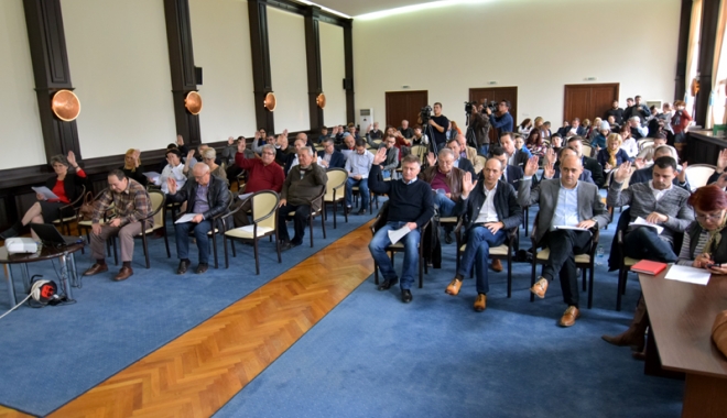 CJC se reunește în ședință. Primăriile ar putea returna banii alocați în luna octombrie - sedintaconsiliuljudetean17-1482070212.jpg