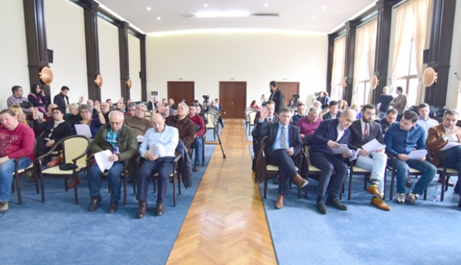 CJC a decis! Navetiștii din Năvodari vor circula în continuare claie peste grămadă - sedintaconsiliuljudetean8-1498840935.jpg