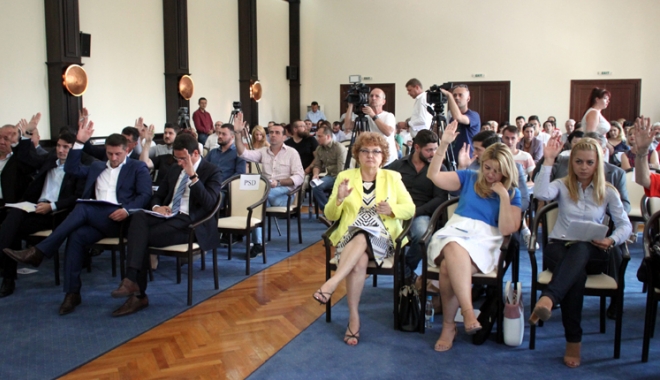 Se apropie iarna. Și campania electorală. Primăria Constanța împarte ajutoare și subvenții - sedintaconsiliullocal18-1474981355.jpg