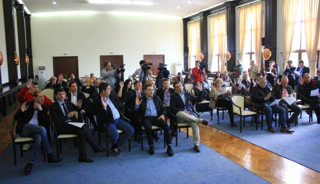 Aleșii locali din Constanța stabilesc prețul de facturare a energiei termice - sedintaconsiliullocal2-1445421320.jpg