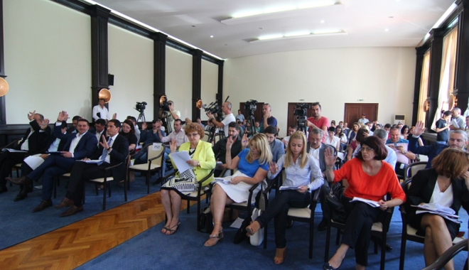 Transferul Stadionului Farul și Palatului Copiilor la Primăria Constanța, blocat de liberali. Făgădău le dă termen de răzgândire - sedintaconsiliullocal5-1472658367.jpg