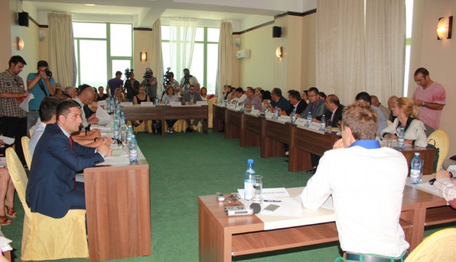 RATC, ultima șansă să iasă din FALIMENT. Urmează VÂNZAREA! - sedintaconsiliullocalvot19-1371495062.jpg