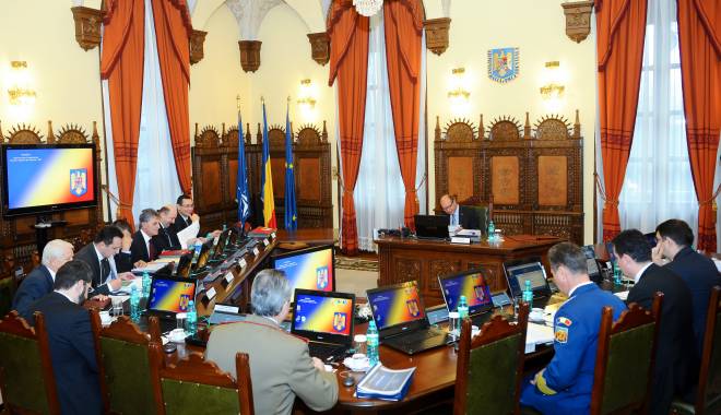 Guvernul, cu temele nefăcute în CSAT - sedintacsat-1416987967.jpg