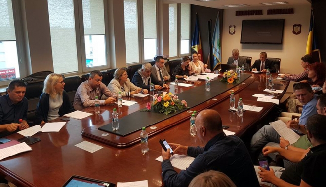 Primăria Mangalia modernizează peste 100 de străzi. Banii, obținuți din împrumut - sedintamangalia-1506523142.jpg