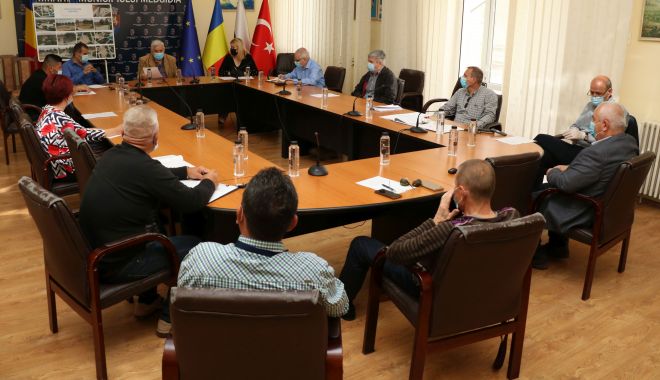 Consilierii din Medgidia au aprobat proiectul privind plata online a taxelor și impozitelor - sedintamedgidia-1589562388.jpg