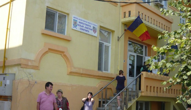 Scandal la Vulturu. Primarul  îl face impostor pe directorul școlii! - sediuisj-1318867566.jpg
