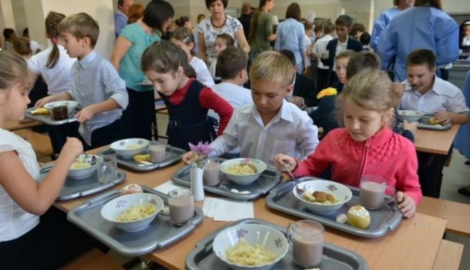 Se dublează numărul școlilor în care e organizat programul „Masă caldă