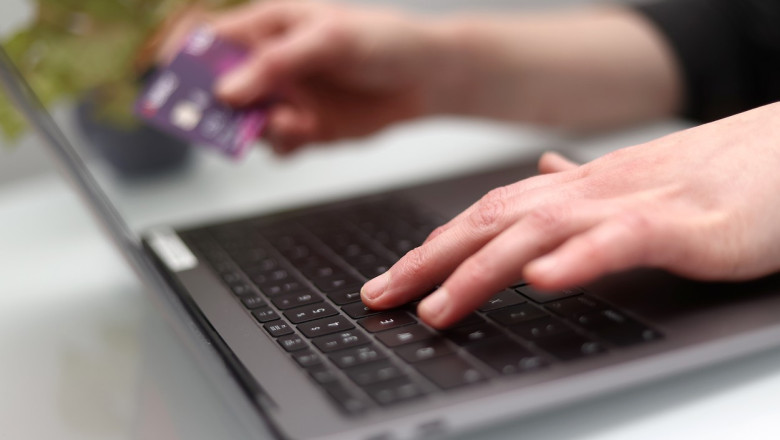 Au sedus victime pe internet și le-au șantajat cu imagini intime. Prejudiciu de peste 300.000 de lei - sedusi-pe-internet-1780555965.webp