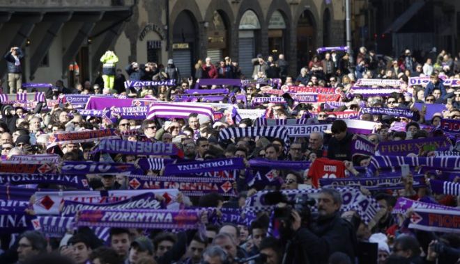 GALERIE FOTO / Mii de persoane la înmormântarea fotbalistului Davide Astori - sei2554545-1520516642.jpg