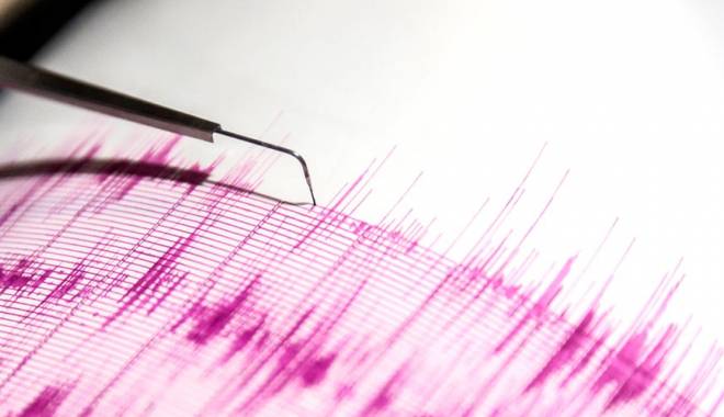 CUTREMUR DE 5 GRADE! - seismograf-1437810414.jpg