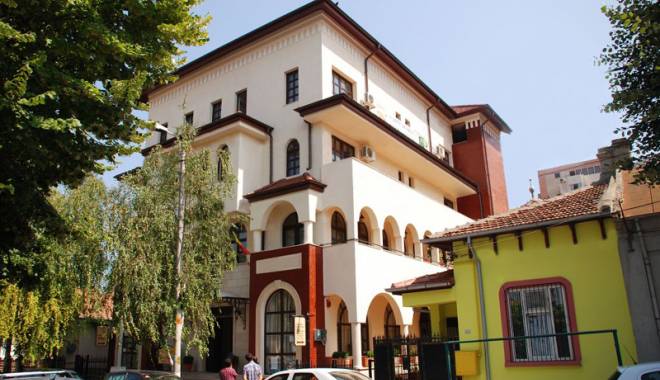 Se lansează 