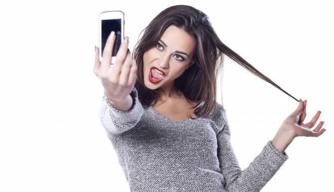 Caz incredibil în Constanța / De-a râsu' plânsu'. I-a fost furată mașina în timp ce își făcea selfie - selfie-1442150562.jpg