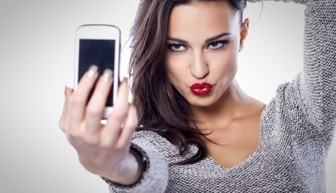 Cum faci bani cu Facebook-ul? - selfie-1460061100.jpg