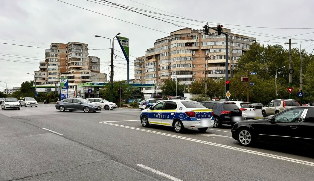 Semafoarele din intersecția bulevardului Tomis cu strada Tulcea repuse în funcțiune - semafoare-functionale-1715179871.jpg