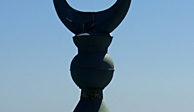 Musulmanii din Dobrogea,  în prag de sărbătoare - semiluna-1314546564.jpg