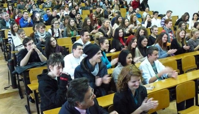 200 de liceeni constănțeni, interesați de meseria de jurnalist - seminariicreatiesaguna12-1355676393.jpg