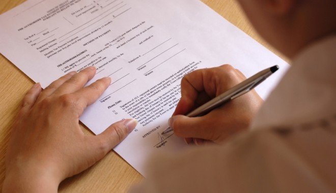 Anunț important pentru persoanele fizice cu mai multe case - semnare-1406457894.jpg
