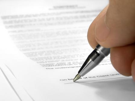 Contractele de prestări servicii cu nerezidenții se înregistrează la Fisc - semnarecontract-1317222722.jpg