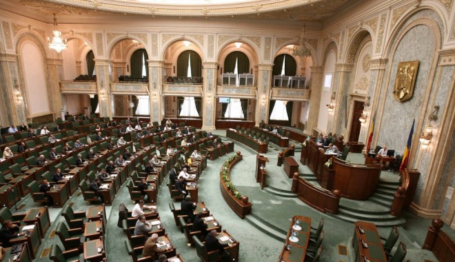 Au fost reluate discuțiile din Parlament cu dezbaterea Statutului aleșilor - senat299634001358851087-1360230051.jpg