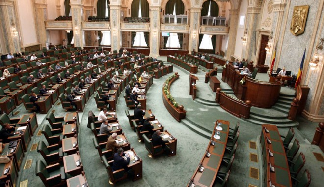 Liderii USL au convenit să amâne votul din Senat pe Constituție pentru septembrie - senat98876000-1371497565.jpg