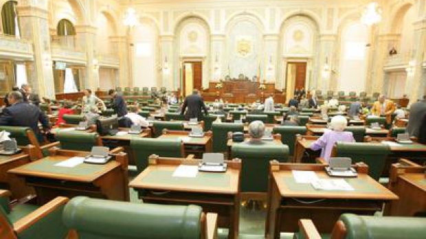 Senatorii, cazați în lux pe bani publici. Hoteluri de 4 și 5 stele cu piscină, saună și solar - senatori-1328115788.jpg