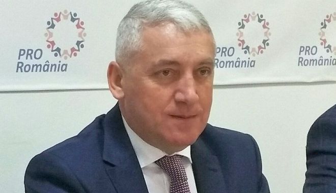 Senatorul Adrian Țuțuianu: 