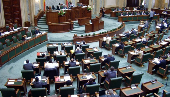Senatul a respins acordarea de bani pentru uniformă și rechizite - senatularespins-1391526768.jpg
