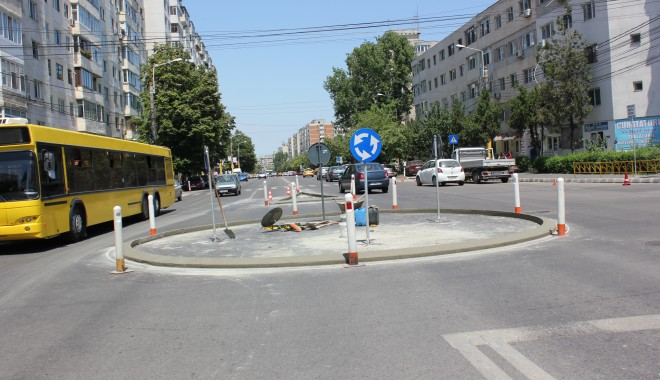 A început construcția sensului giratoriu de la intersecția străzilor București și 1 Decembrie 1918 / Galerie foto - sensgiratoriustradabucuresti14-1339668624.jpg