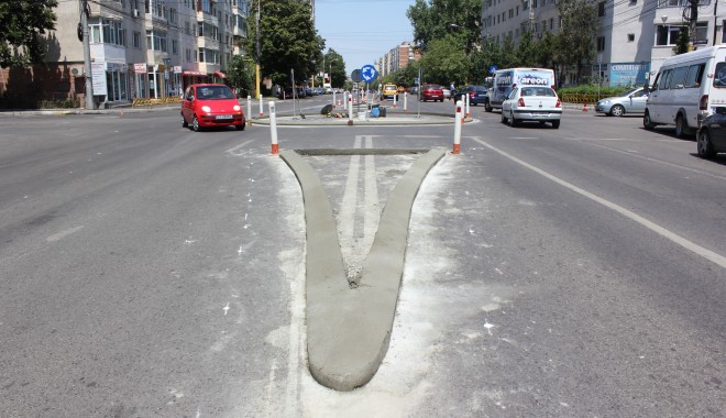 A început construcția sensului giratoriu de la intersecția străzilor București și 1 Decembrie 1918 / Galerie foto - sensgiratoriustradabucuresti22-1339668633.jpg