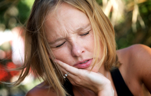 Ce faceți dacă aveți dantura sensibilă? - sensitiveteeth-1319227317.jpg