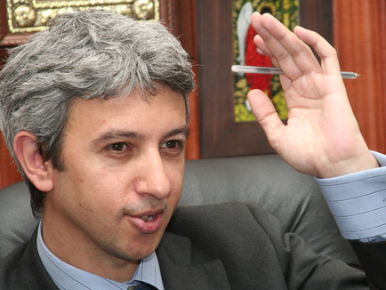 Privatizarea Oltchim: zi crucială pentru soarta companiei. Dan Diaconescu, așteptat cu banii - senzationaldandiaconescunusemult-1349082258.jpg