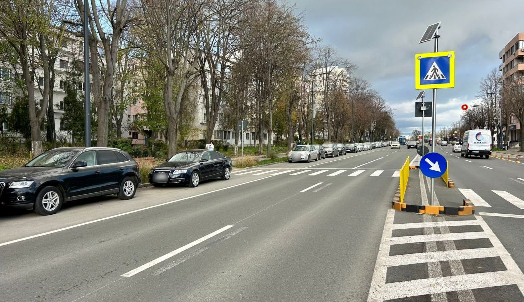 Administrația continuă lucrările de montare a separatorilor de trafic pe bulevardul Alexandru Lăpușneanu - sepa-1764878855.jpg