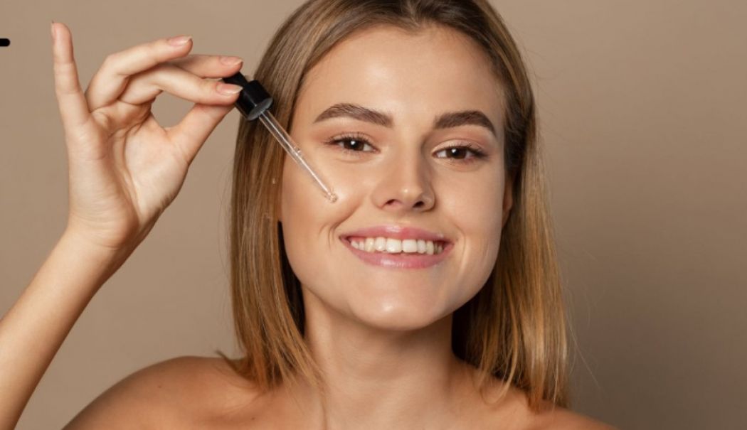 Serul cu vitamina C conferă luminozitate instantanee pielii și reduce petele pigmentare - ser-cu-vitamine-1763915561.jpg