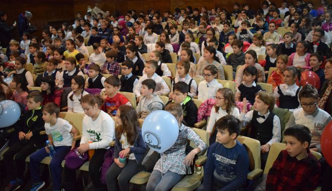 Veste bună pentru copii. Se reia spectacolul 