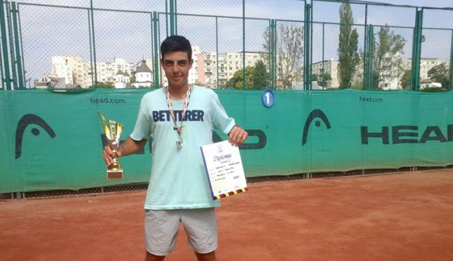 Sergiu Medeșan, vicecampion național la tenis - sergiumedesanvicecampion2-1443202705.jpg