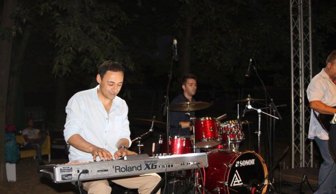 Seri de jazz în parcul Teatrului 