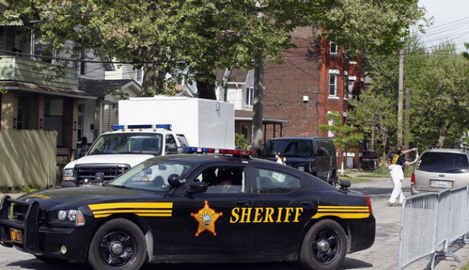 Dezvăluri teribile despre bărbatul care a ținut captive trei femei timp de un deceniu - serif-1368191573.jpg