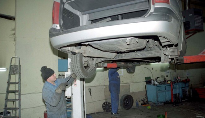 303 ateliere auto se calcă pe picioare - service-1314984974.jpg