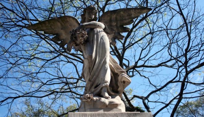 Cum organizează o firmă de servicii funerare pomana și parastasul? - serviciifuneraresector4-1565353023.jpg