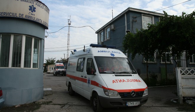 Un șofer beat a lovit un copil ce se afla pe trotuar - serviciulambulanta2-1323164947.jpg